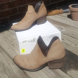 Steve Madden Adelphie Booties